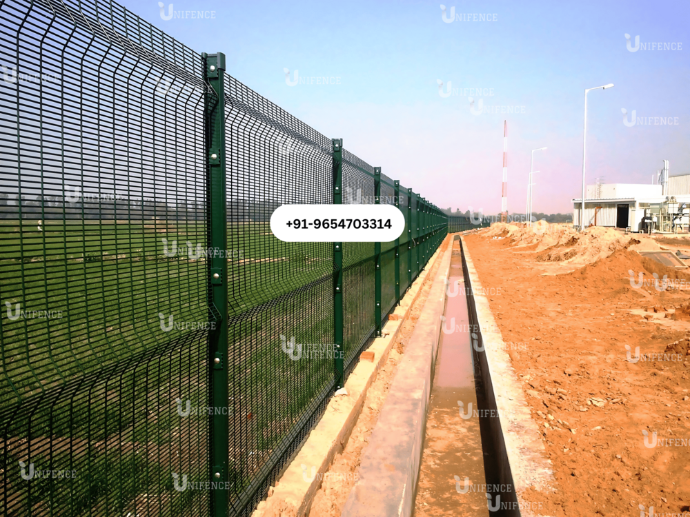Gi Welded Wire Mesh - Color: Silver