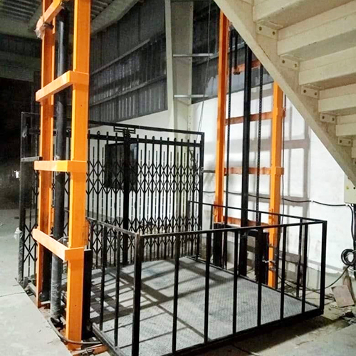 हाइड्रोलिक डबल मस्त गुड्स लिफ्ट