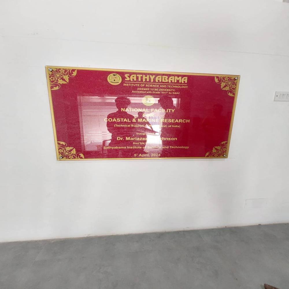 Acrylic Board - Acp Body Material, Customizable Size, Ip55 Waterproof, 220v Voltage, 2-year Warranty | Ideal For Advertisement Use