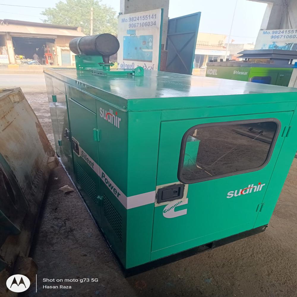 30 kVA साइलेंट कमिंस - ईंधन खपत: 3 लीटर/घंटा