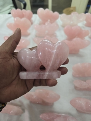 Rose quartz heart Peper weight