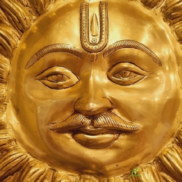 Aakrati Brass Handmade Sun Face Wall Hanging | Unique Ethnic Indian Home Decor | Elegant Brass Handmade Sun Face Wall Art ( Yellow, 22 Inch)