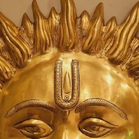 Aakrati Brass Handmade Sun Face Wall Hanging | Unique Ethnic Indian Home Decor | Elegant Brass Handmade Sun Face Wall Art ( Yellow, 22 inch)