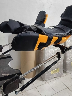 Pneumatic lift-assisted Lithotomy Leg Stirrups