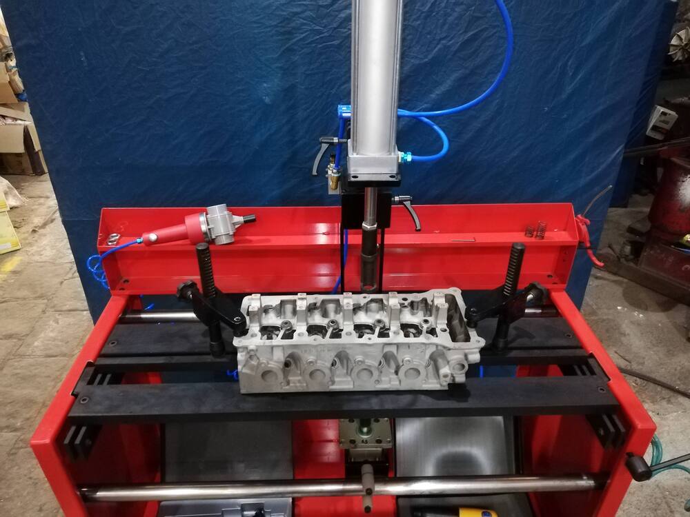 CWS1000 Cylinder Head Work Station