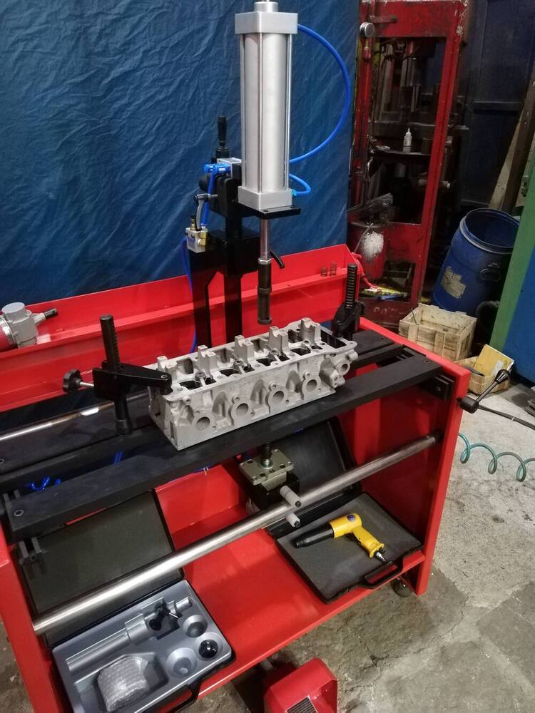 CWS1000 Cylinder Head Work Station