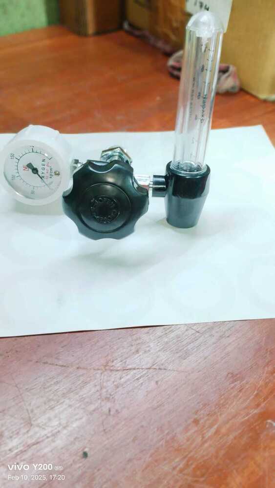 Fine Adjustment Valve With Humidifier Bottle