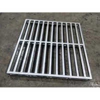 Industrial Metal Pallets - Color: Silver