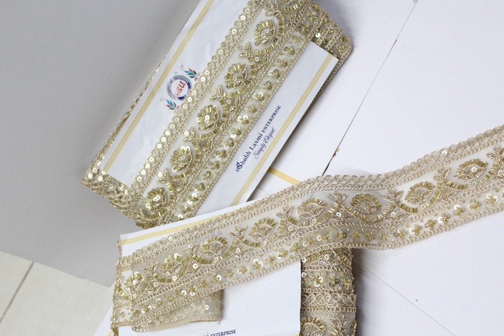 tesu with work border lace