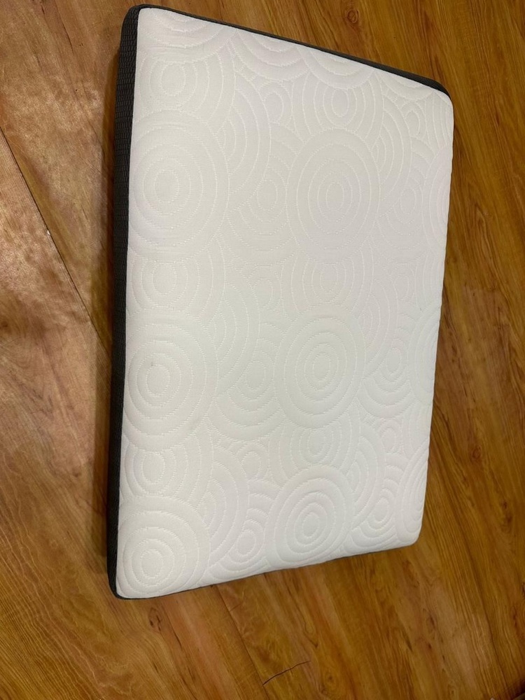 Memory Foam Pillow - Color: White