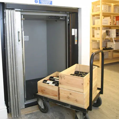 भारी वजन के सामान के लिए लिफ्ट