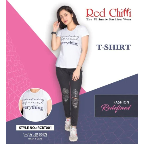 महिलाओं के लिए सफेद टी-शर्ट