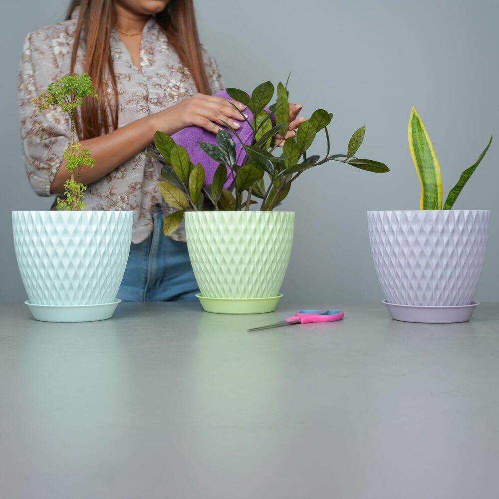 Plastic Round Flower Pots For Indoor & Outdoor - Eco-friendly Polypropylene, 15cm Height, 17.5cm Top Diameter | Durable Design, Effective Drainage System
