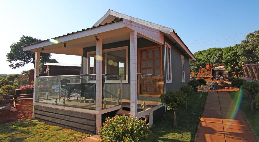 Portable Home - Wood & Metal, 10x12 Ft Gray Portable House | Standard Insulation, 2000 Kg Weight, Ideal For Temporary Housing & Vacation Rental