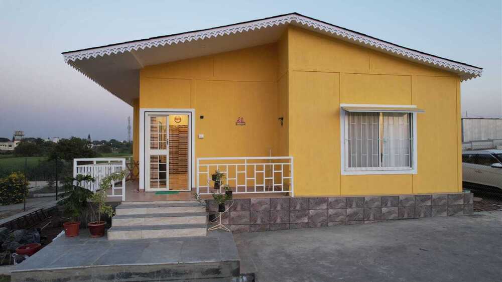 Portable Home - Wood & Metal, 10x12 Ft Gray Portable House | Standard Insulation, 2000 Kg Weight, Ideal For Temporary Housing & Vacation Rental