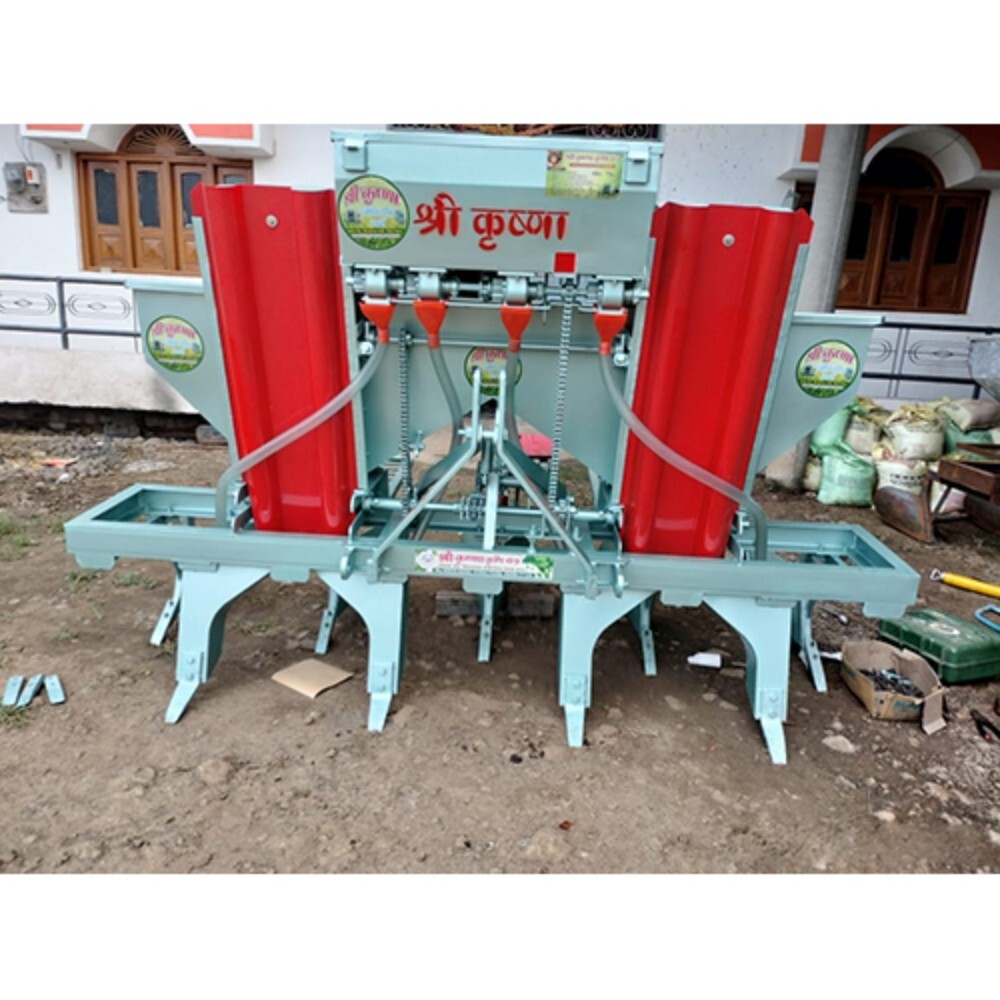 Automatic Potato Planter - Capacity: 500 Kg/Hour)