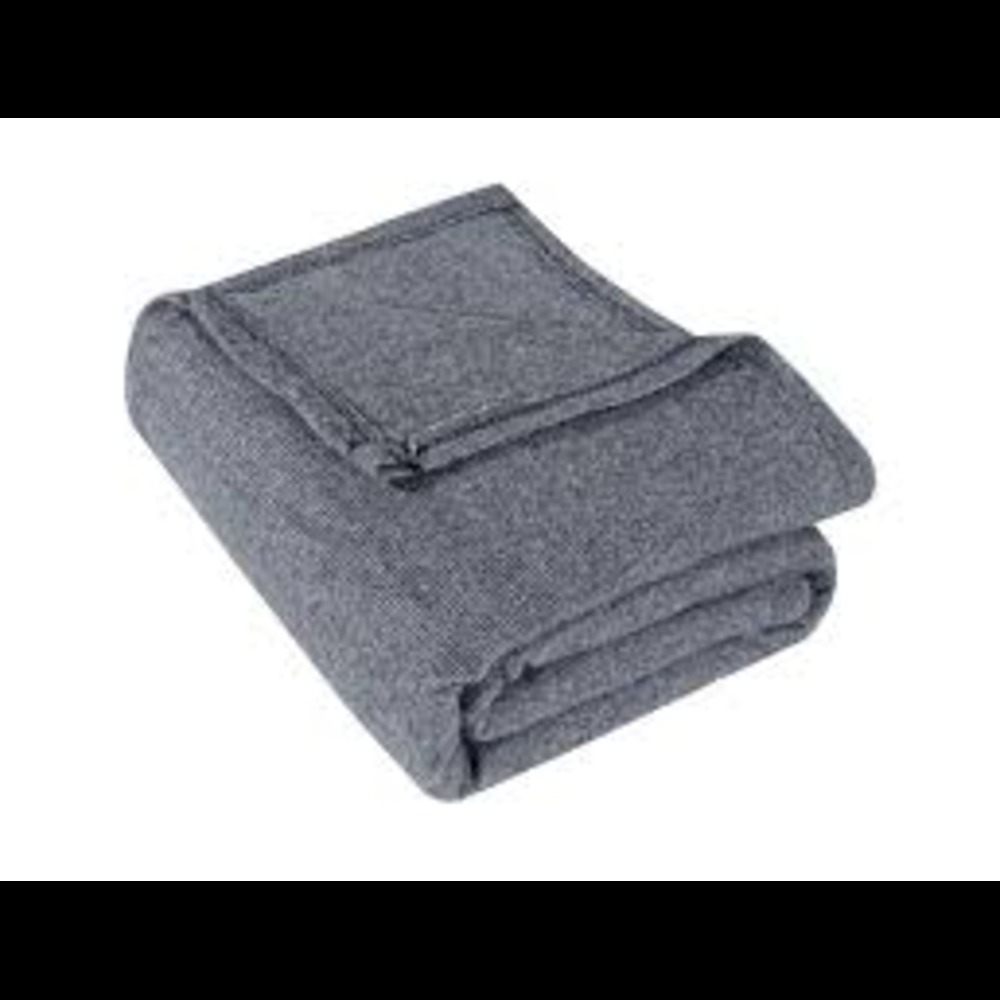 Grey Fleece Blanket - 80% Woolen, 20% Polyester, 60x90 Inch | Hemmed Edges, Plain Pattern, Ideal For Home, Travel, And Hospitality