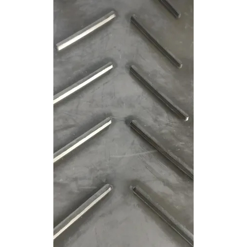 Chevron Conveyor Belts - Rubber Material, 100mm Width, Up to 300m Length - Oil Resistant, Black Color for Industrial Applications