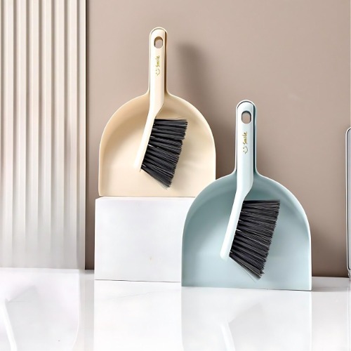 Mini Broom And Dustpan - Color: Multicolor