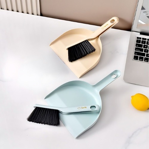 Mini Broom And Dustpan - Color: Multicolor