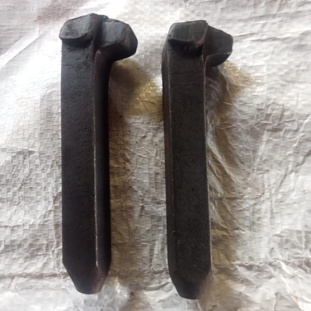 Dod Spike - Mild Steel, Customized Dimensions (Mm), Sleek Black Color | Hot-rolled Finish For Enhanced Durability And Aesthetic Appeal