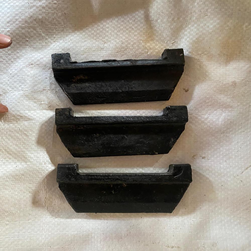 T-3738 Metal Liner - High-quality Nylon, Customized Millimeter Dimensions, Black Color, Hardness 83 Shore, High Pressure Technology For Railway Tracks