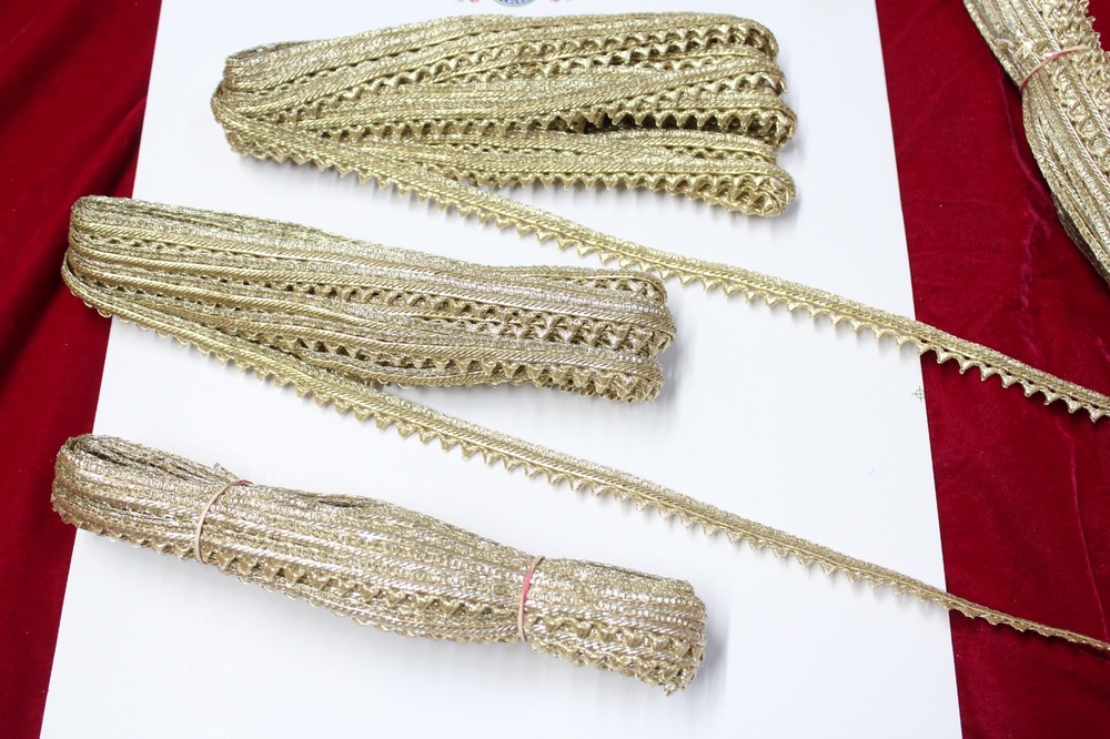Fancy Samosa Design Lace - Zari, 1 Inch Width, 18 Mtr Length, Golden Color | One-sided Border Lace With Elegant Fancy Design