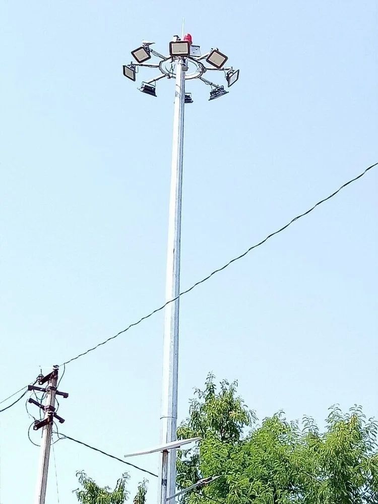 हल्के स्टील उच्च पोल लाइट