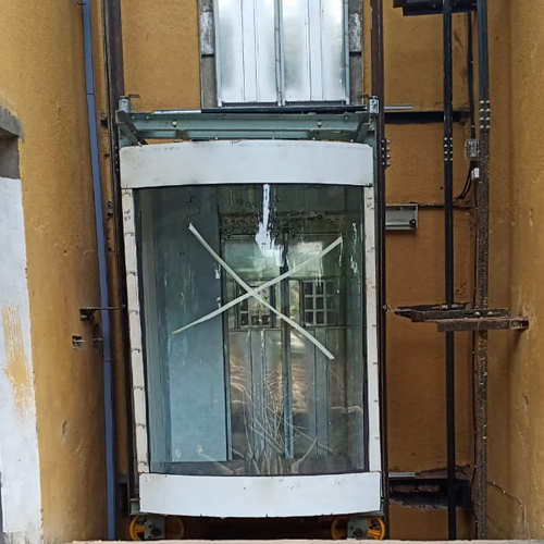 ग्लास डोर लिफ्ट