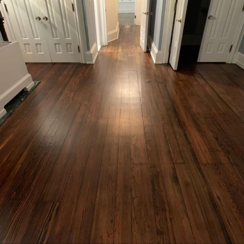 Laminate Wooden Flooring - 8mm Thickness Brown Anti-slip Design | Scratch & Stain Resistant Easy To Install & Maintain Natural Wood Finish