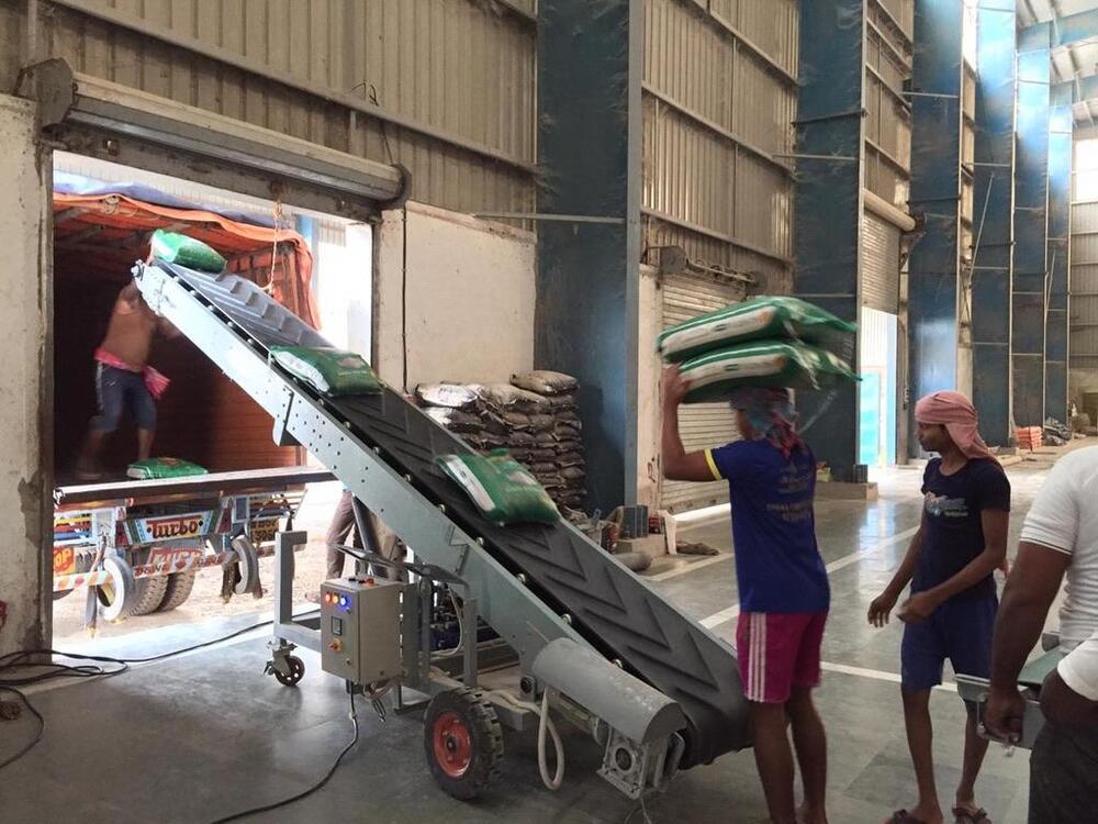 हाइड्रोलिक ट्रक लोडिंग कन्वेयर