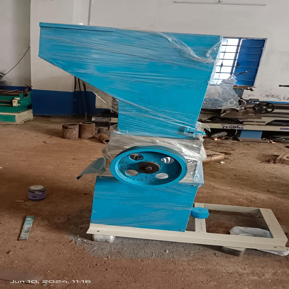 Automatic Scrap Grinder Machine 12" - Automatic Grade: Semi-automatic