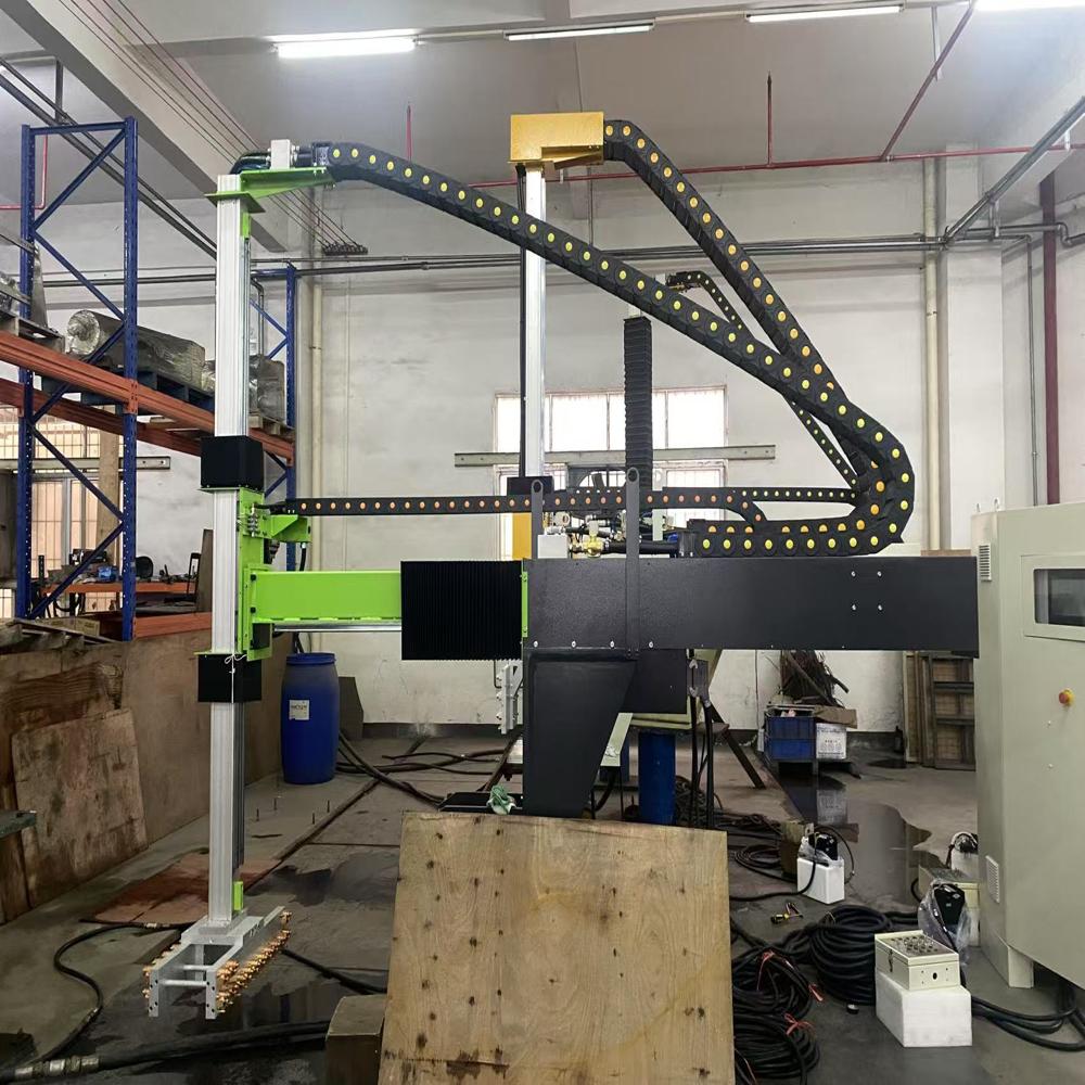 YIZUMI Die Casting Machine Two Axis Servo Sprayer