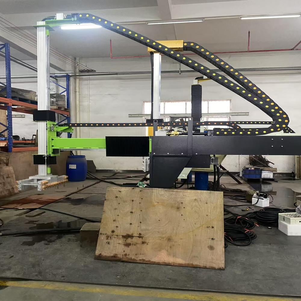 YIZUMI Die Casting Machine Two Axis Servo Sprayer