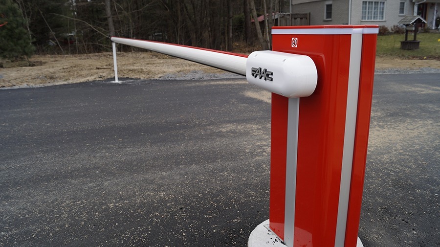 नई FAAC B680H 24v हाइड्रोलिक बूम बैरियर इटली निर्मित 8 मीटर तक