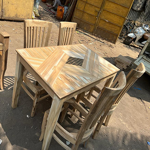 लकड़ी का डाइनिंग टेबल