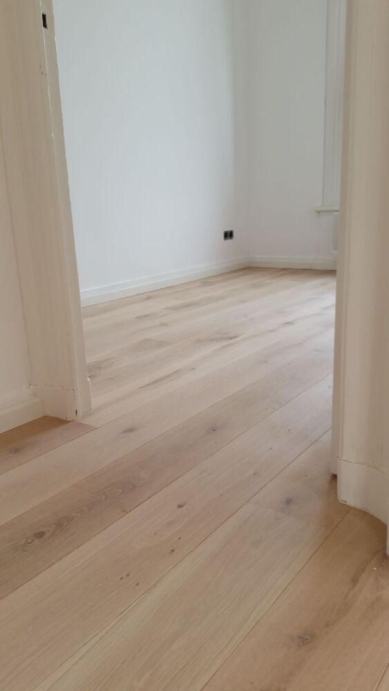 Straight Plank Pattern Engineered Flooring