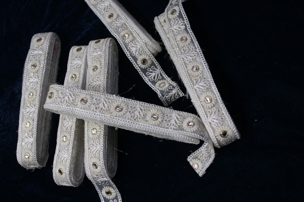 fancy  embroidery lace