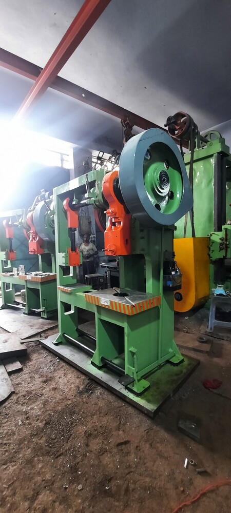 Piano Hinges Power Press - Body Material: Steel