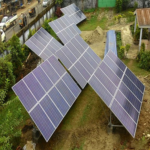 भूमि पर स्थापित सौर पैनल