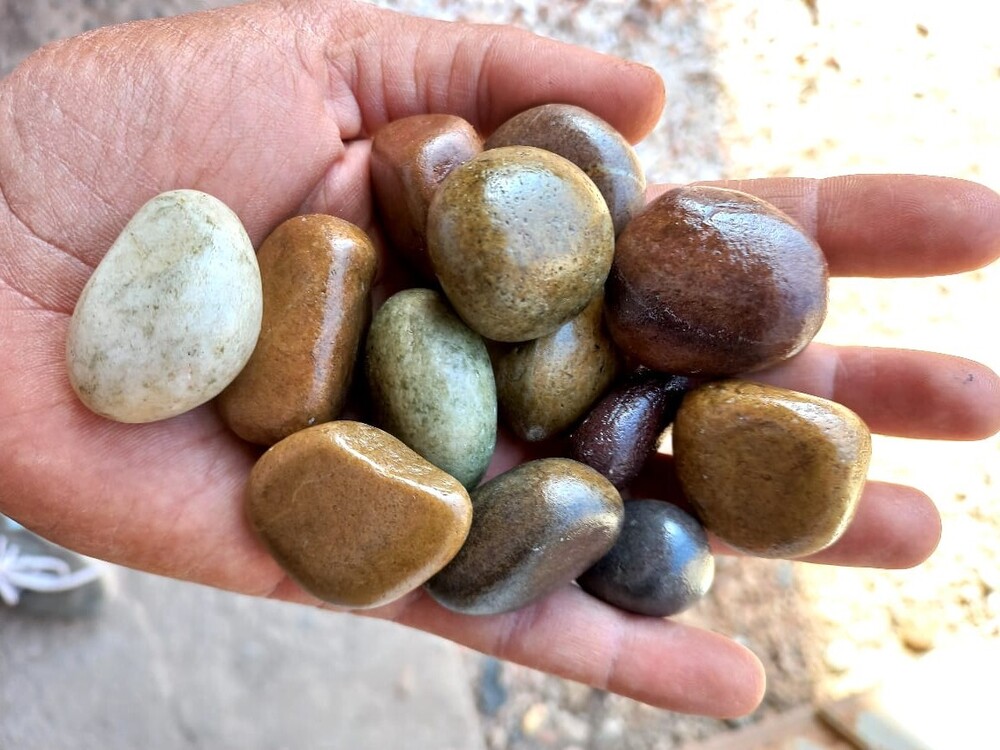Natural indian river stone m beach pebbles stone / roudn landscaping  river pebbles / mix color pebbles