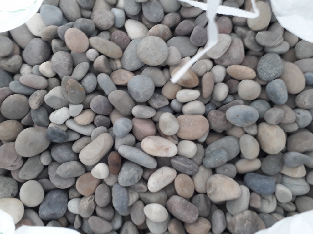 natural mix colored black polished pebbles for garden decoration