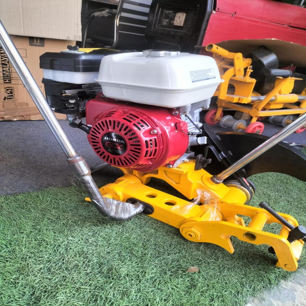 Abrasive rail disc cutter machine with honda petrol engine