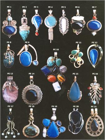 महिलाओं का चांदी का पेंडेंट