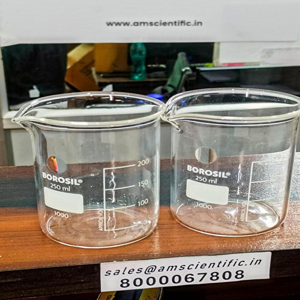 Low Form Beaker With Spout 250ml - Color: Transparent