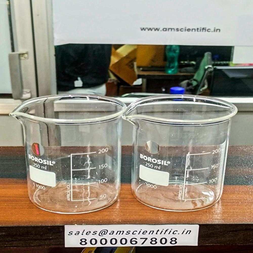 Low Form Beaker With Spout 250ml - Color: Transparent