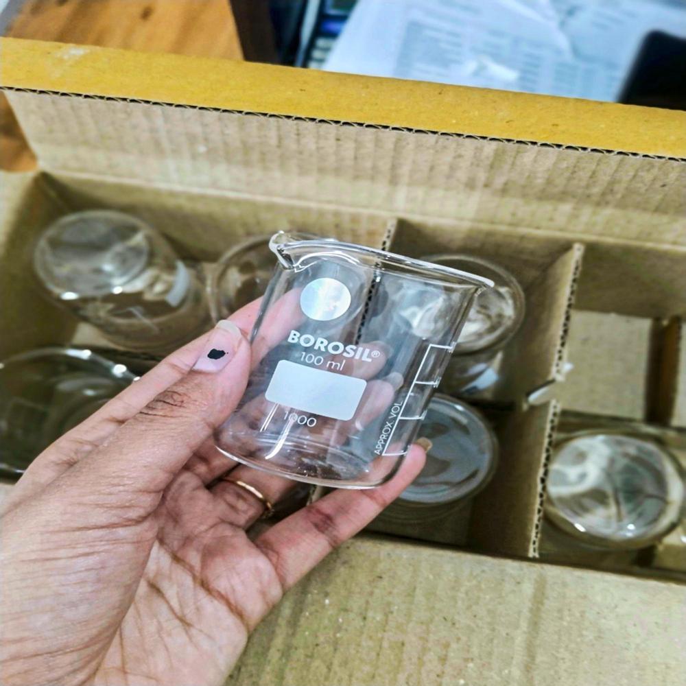 Low Form Beaker With Spout, 100ml M Beaker With Spout, 100 Ml - Color: Transparent