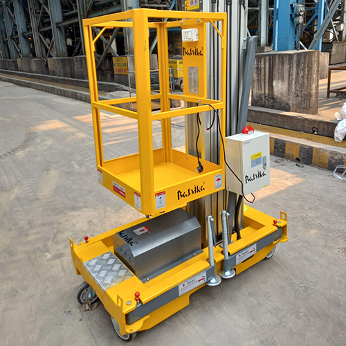 Single mast aerial platform (814)
