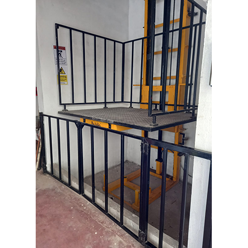Hydraulic wall mounted goods lift