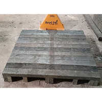 Recycled Pallets - Eco-friendly Composition, 4-way Handlift & Forklift Entry Design | Versatile For Logistics, Manufacturing & Retail Industries